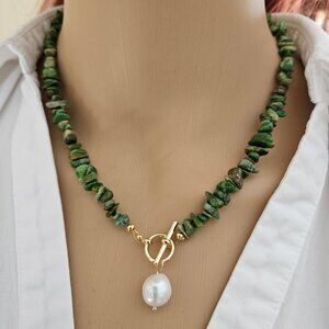 Baroque Freshwater pearl Green Magnesite Chips Toggle Necklace